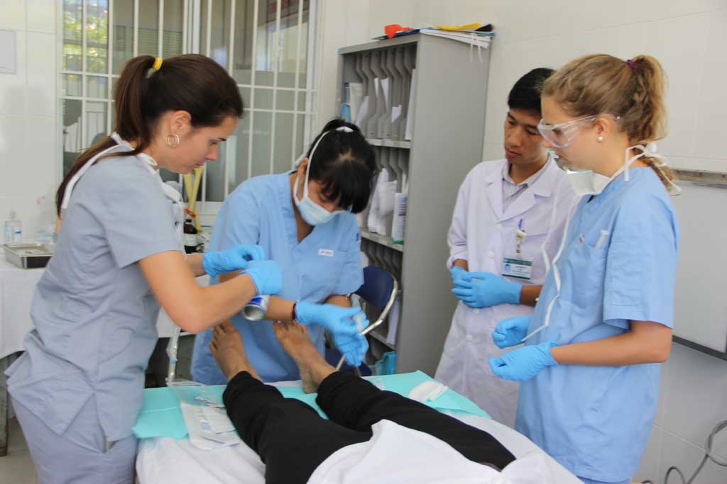 Mission au Vietnam (2014) - Association des podiatres sans frontières